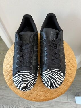 adidas Black/Gold Metallic Leather Sneakers with Zebra-Print Shell Tops ✨RARE✨